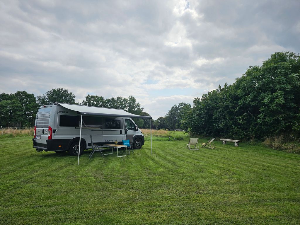 Rustikales Wiesencamping mit grüner Aussicht 