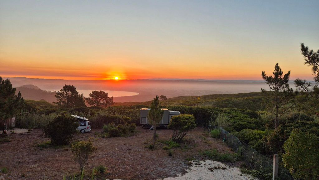 Nazaré-Nähe: Natur-Stellplatz mit Ozeanblick
