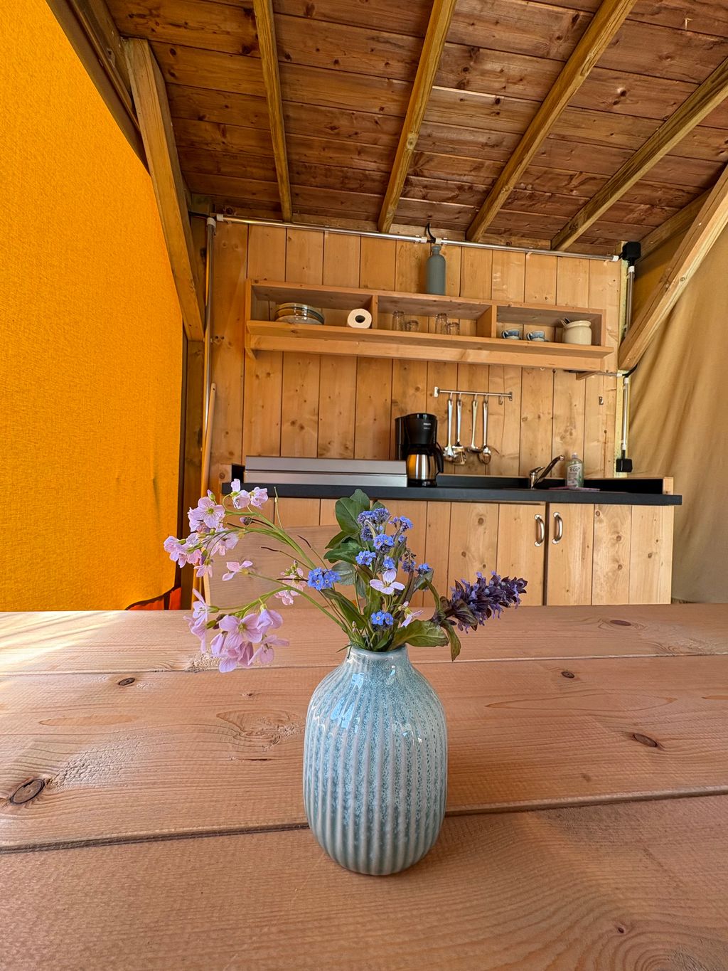 Glamping for Two in the Hunsrück: An Idyllic Natural Setting by the Water