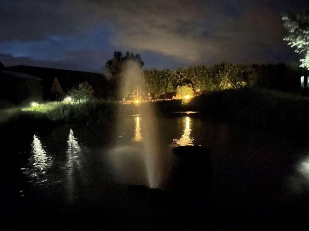 Wiese mit wundervollem Ausblick und Schwimmteich
