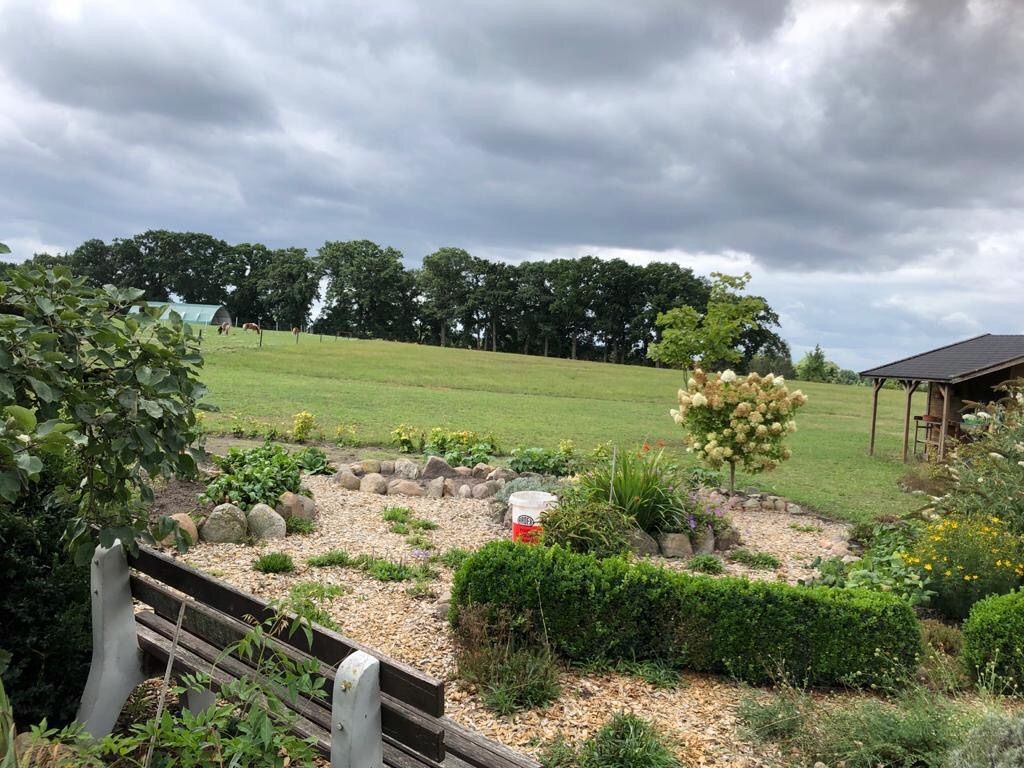 Un endroit calme pour se détendre dans le village d'or