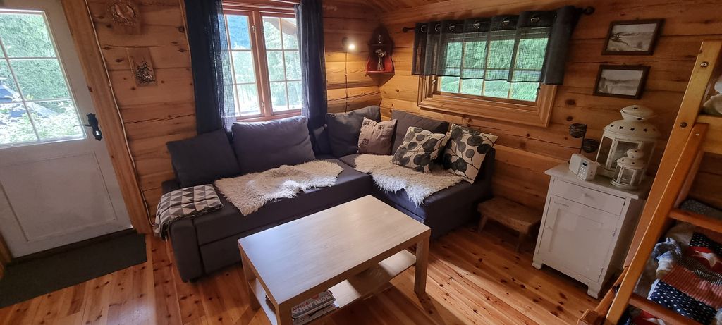 Accogliente capanna bassa, con sauna e area barbecue