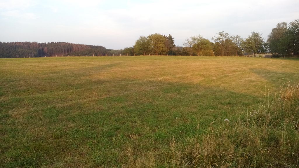 Ruhiger Hof- Stellplatz nahe A4, ideal für Pausen