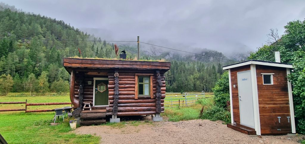 Accogliente e piccola baita in legno. Sauna, vasca idromassaggio. Si accettano cani