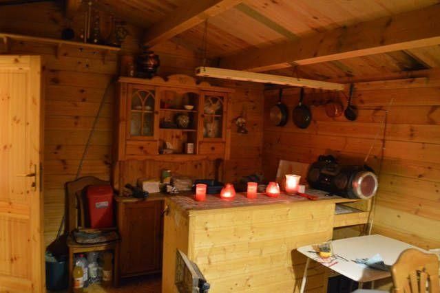 Cabane idyllique en rondins de bois