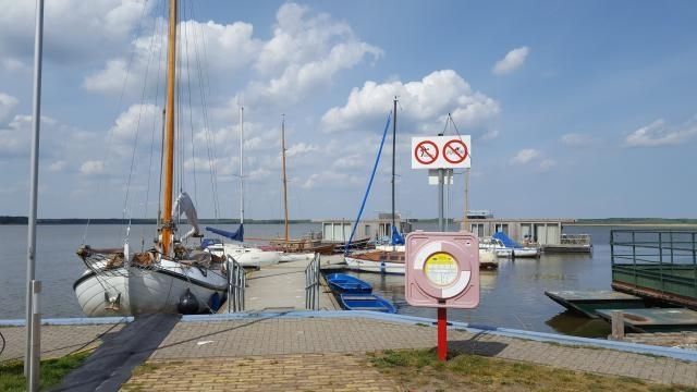 Pitch at the harbor