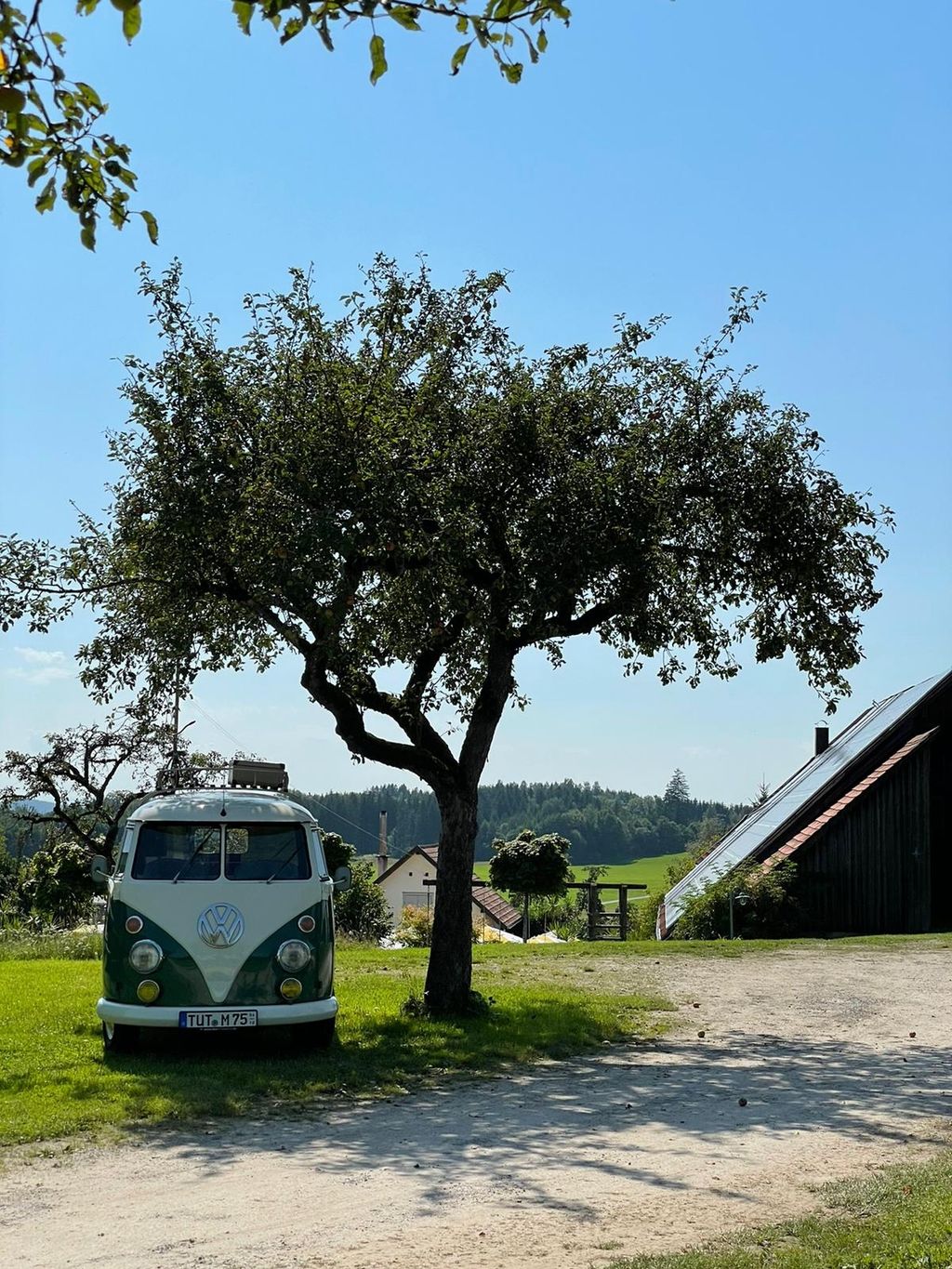 Emplacement naturel au coin des trois pays avec gastronomie