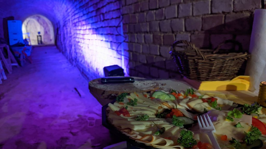 Unique - camping in the press house with cellar tube