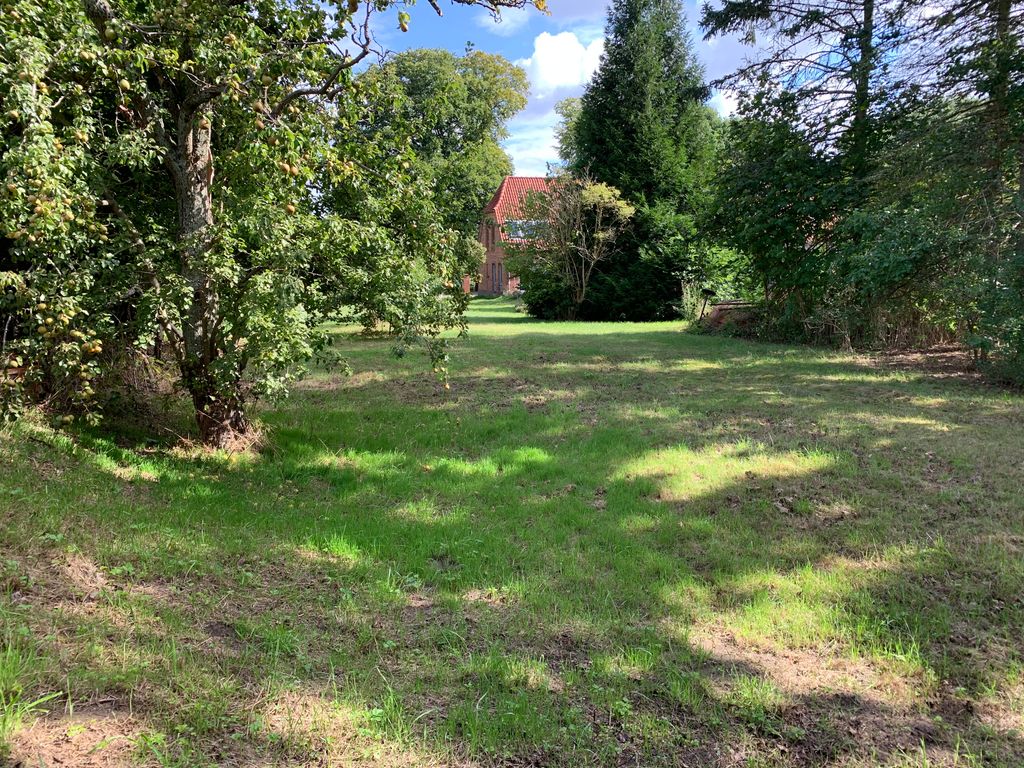 Campen zwischen Obstgarten und Wiese