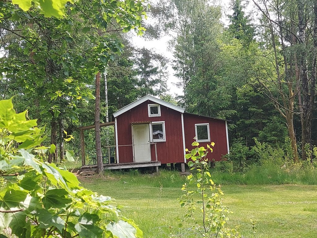Tiny-House " Lodjur " Cabin am See in Südschweden 