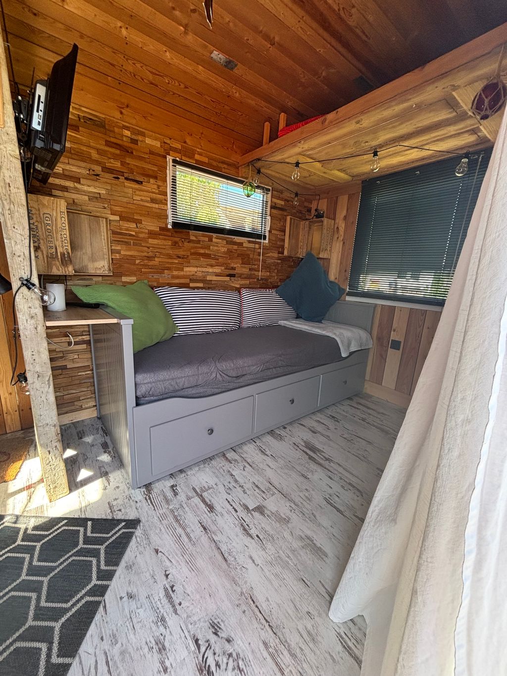 Déconnecter dans la cabane de chantier - rêver dans la nature