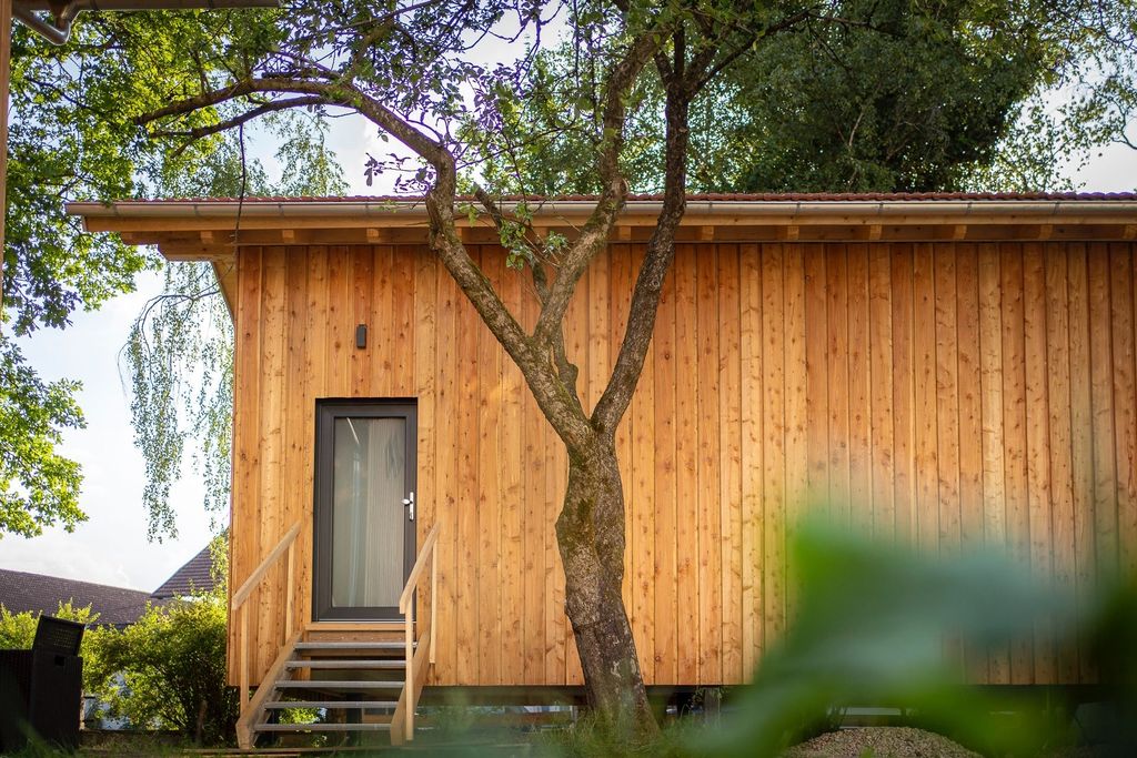 Tiny Houses mit Blick auf den Bach im Allgäu