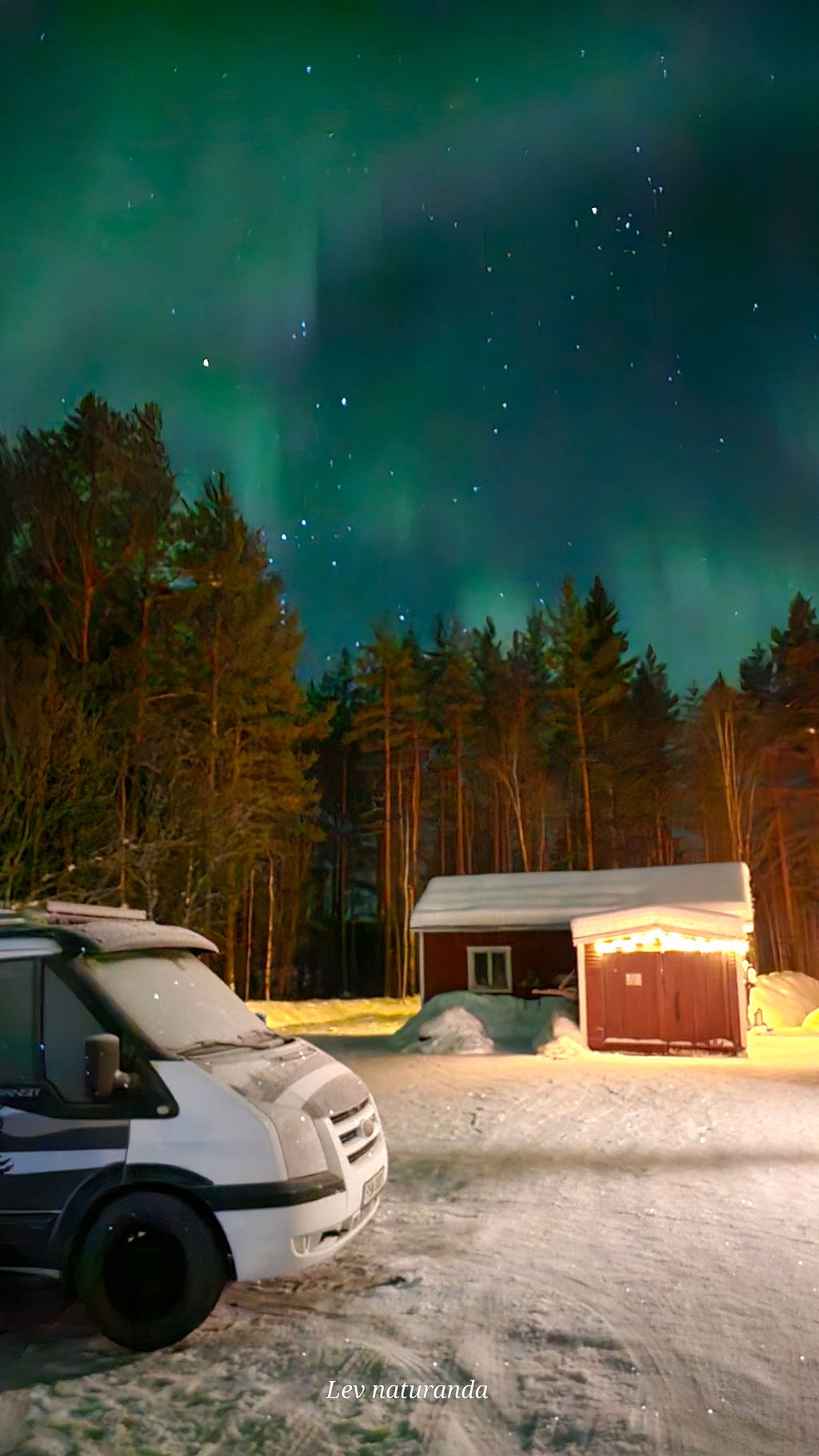 Piazzole naturali nella Lapponia svedese in riva al lago