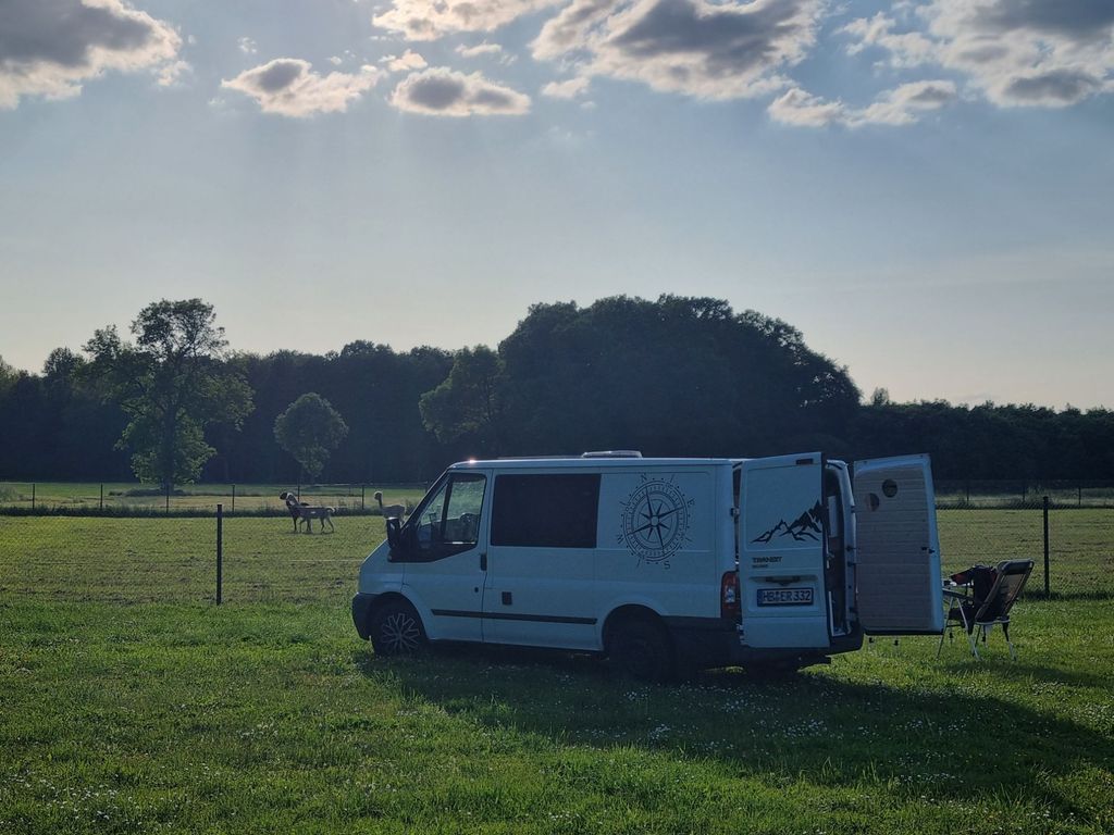 Ruhiger Stellplatz mit Naturblick & Sternenhimmel