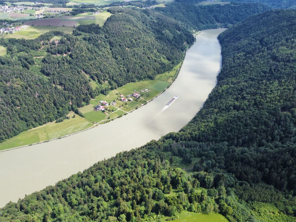 Merveille de la nature Camping au-dessus de la boucle du Danube