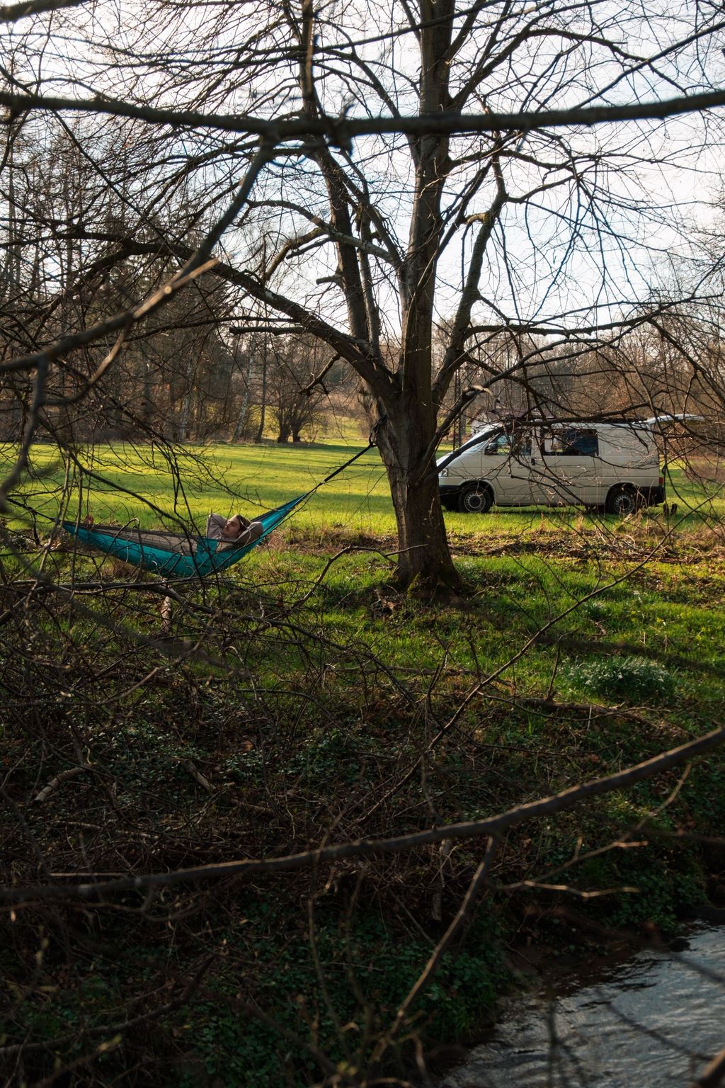 Consejo para acampar: pequeño valle junto al arroyo