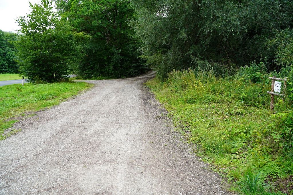 Ruhiger Wanderparkplatz nahe dem "Grünen Band"