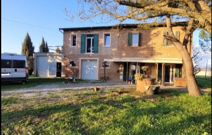 Parking sécurisé et clôturé pour camping-cars à Bologne