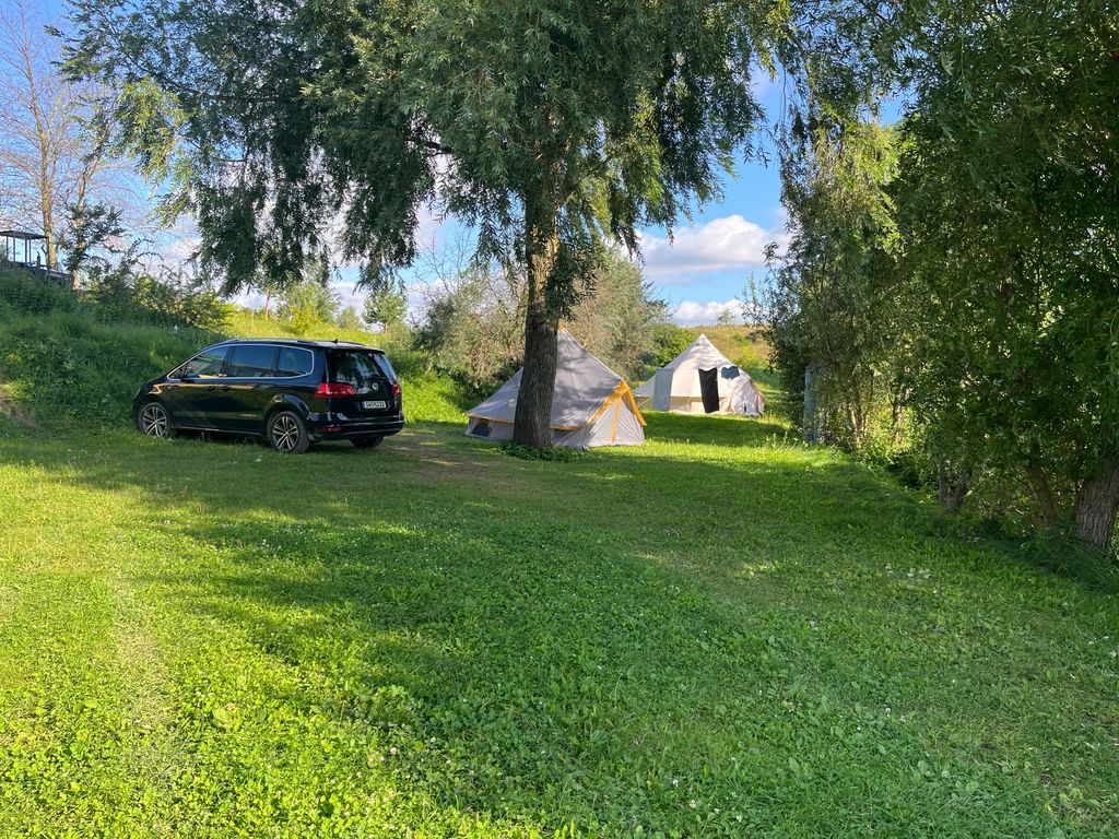  Campamento natural junto al lago de Rügen