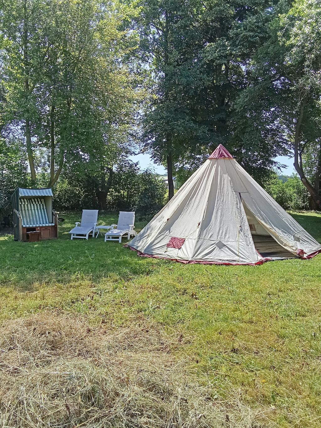 Tipizelt für bis zu 10 Personen im Gartenparadies 