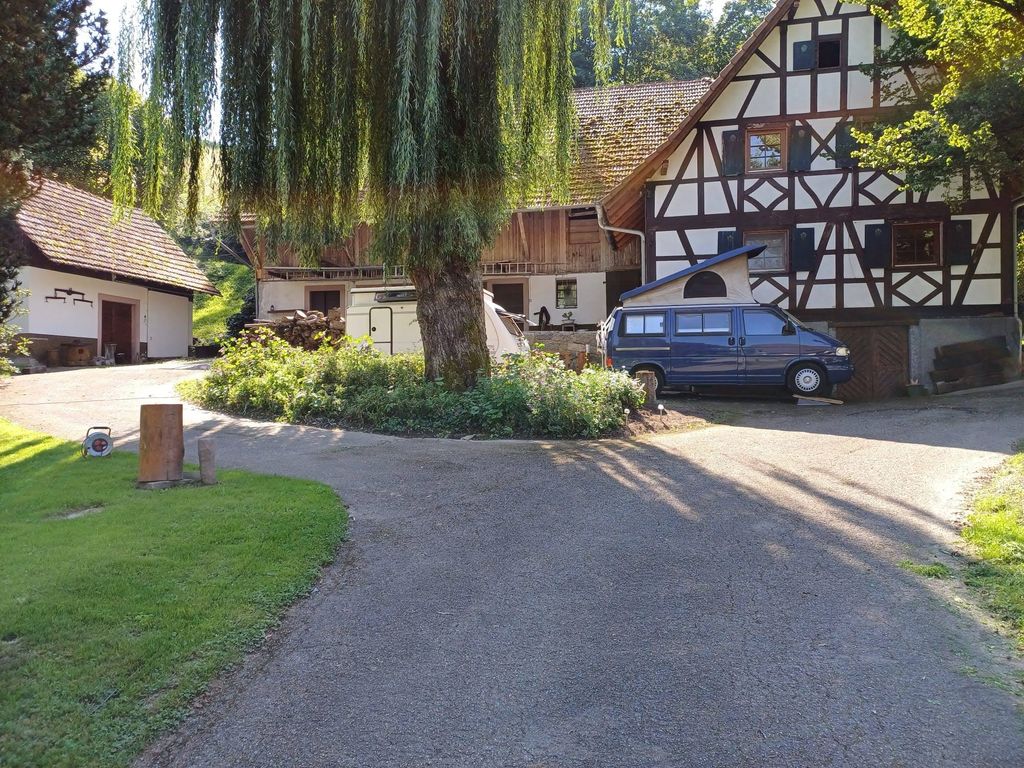 Cortile idilliaco nel vigneto di Sasbachwalden