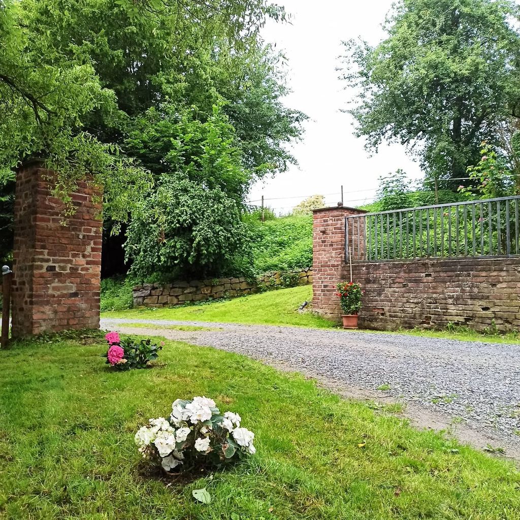 Une ferme idyllique dans un vieux manoir