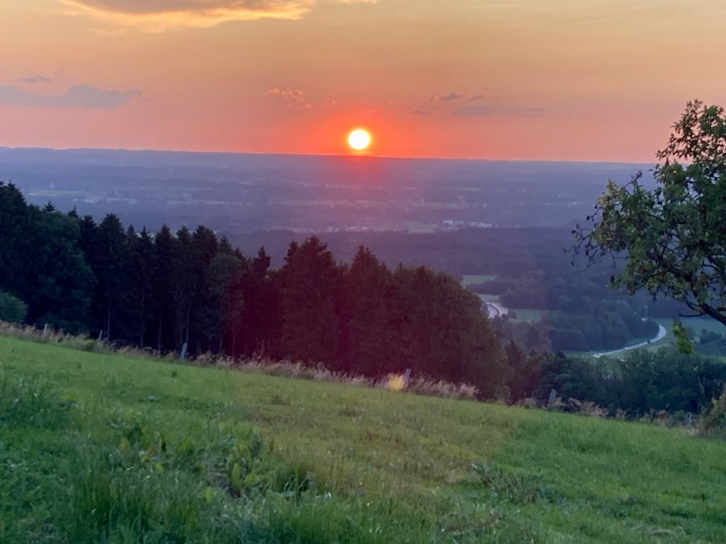Sundownerplatz am Bauernhof mit toller Aussicht 