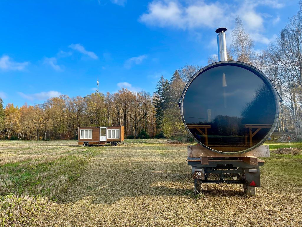 Shepherd's wagon with barrel sauna & view of Chemnitz