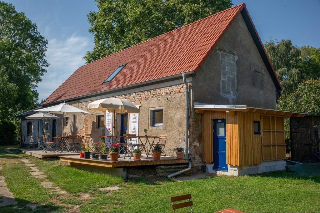 A picturesque village near Greifswald: Camping in the open countryside