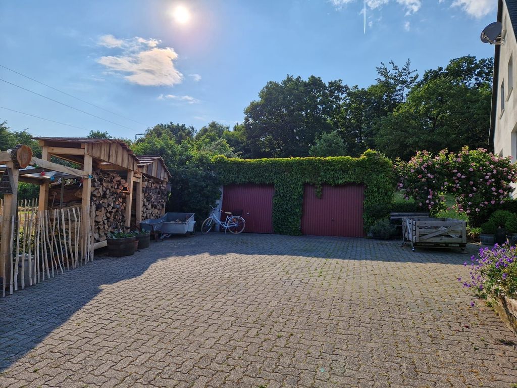 Quiet location on the edge of the forest with far-reaching views Ru