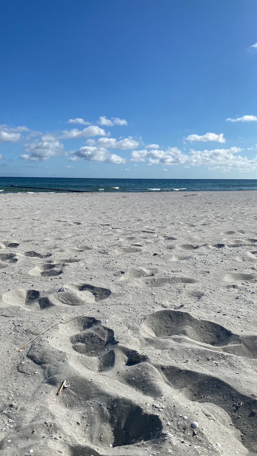 entspannt in der Wiese dem Alltag entfliehen