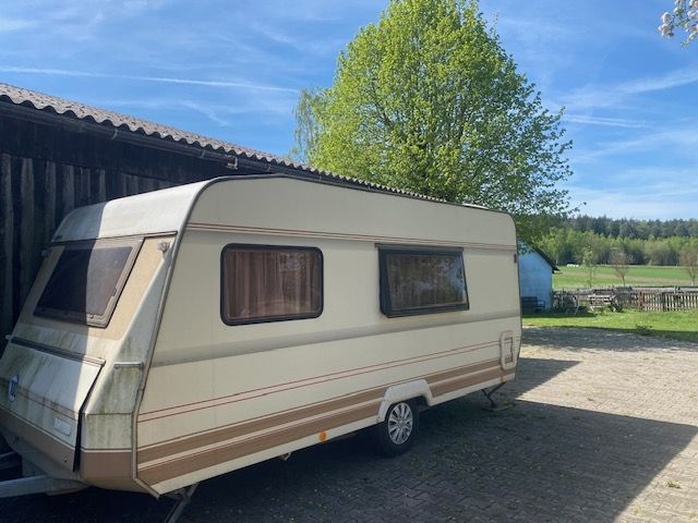 Schlafwagen auf idyllisch gelegenem Eselhof