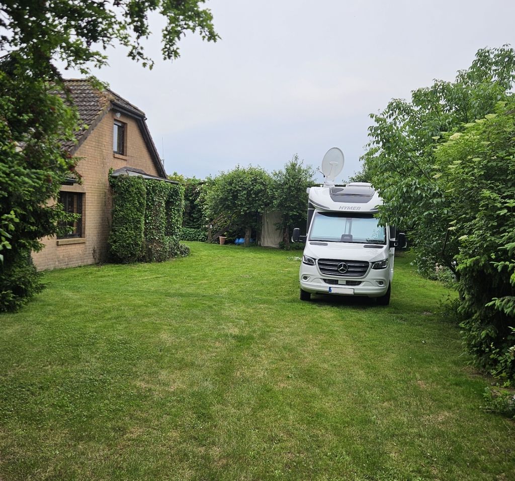 Entspannter Stellplatz nahe der Ostsee – im Grünen