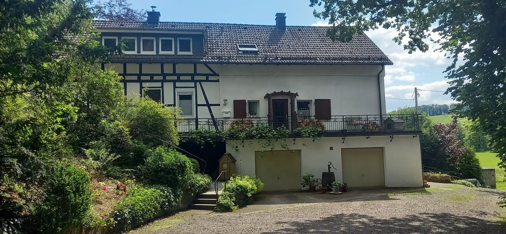 Stellplatz am Weg nahe Biggesee mit Sauna & Hütte