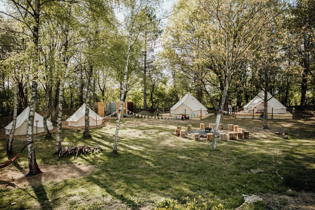 Emplacement de groupe - Tentes de glamping dans l'Eifel volcanique