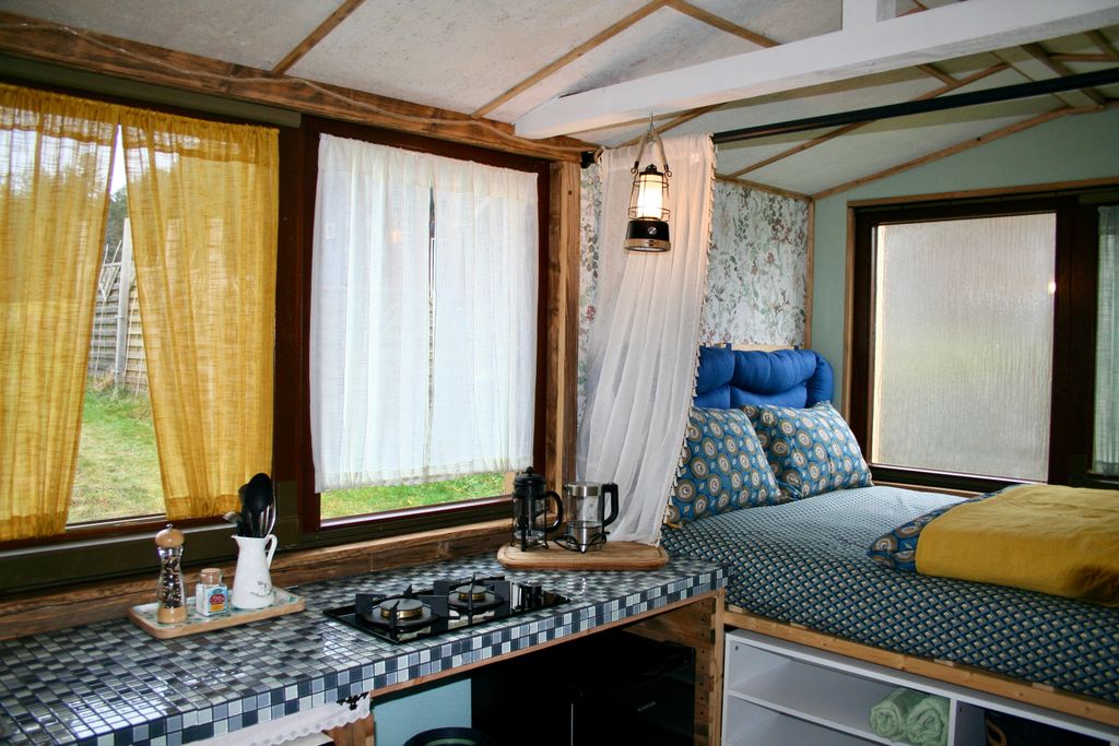 Gaskochfeld und Minikühlschrank