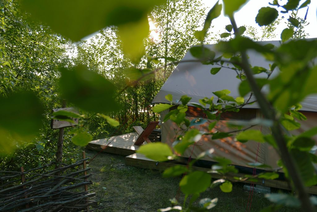 4-Aborren - Tente au bord du lac - Pêche et feu de camp