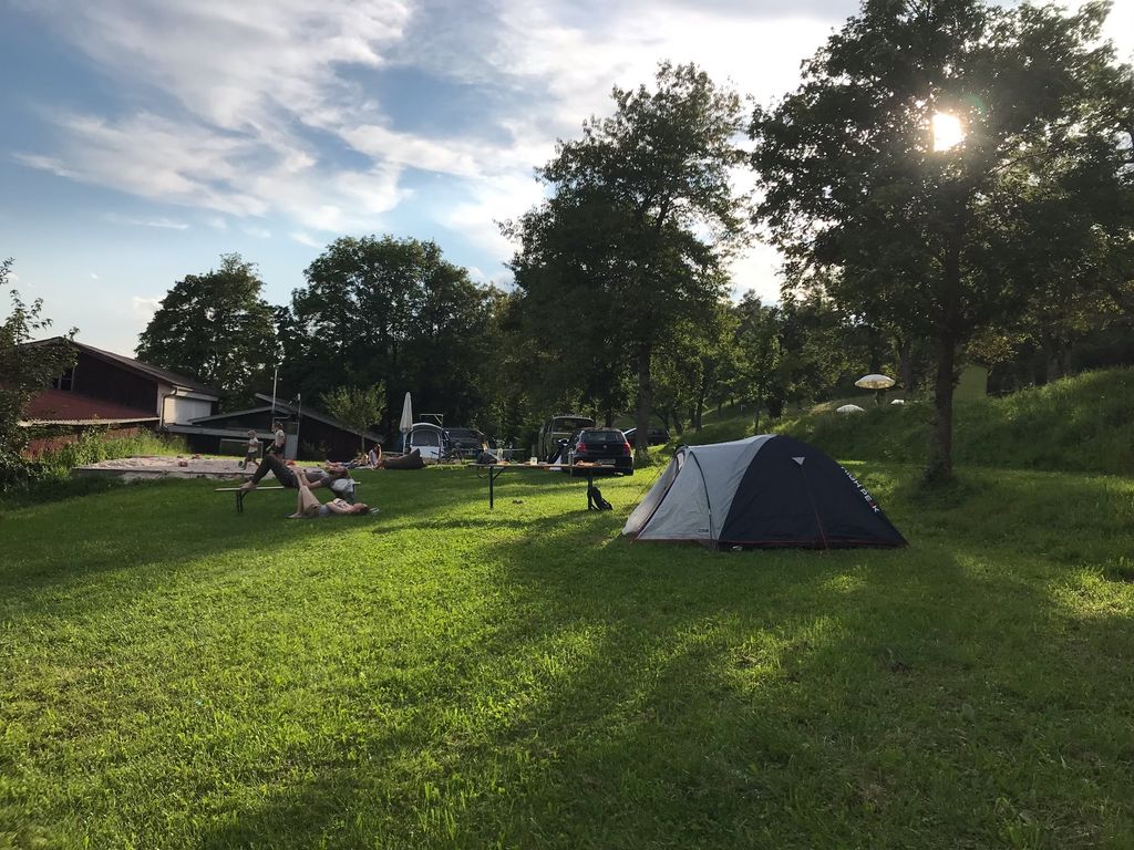 Acampar en la granja Demeter, en el norte de la Selva Negra