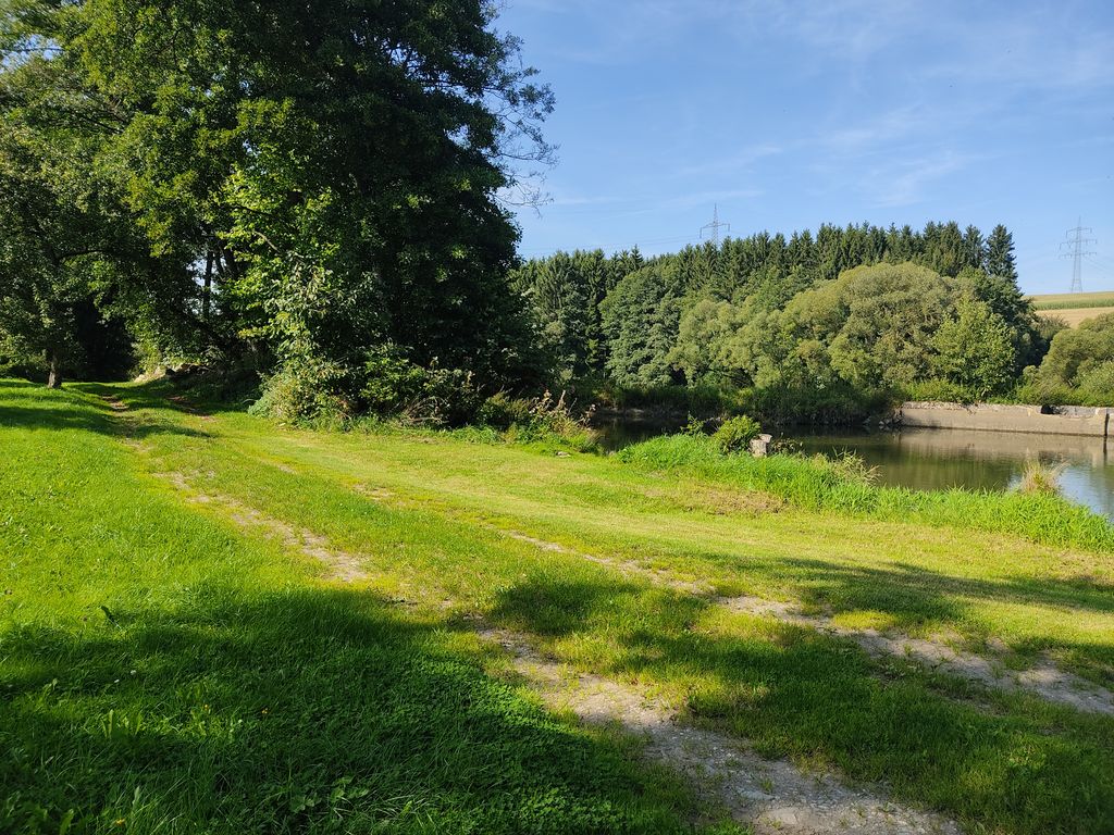 Emplacement idyllique - proche de la nature & calme