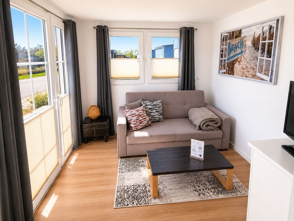 Wohnzimmer mit Couch - Schlafcouch für 1 Person