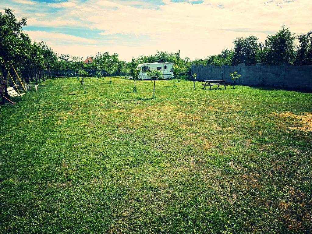 Disfrutar de Rumanía en un pequeño camping de Busiasch