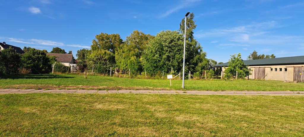Aparcamiento de la pradera cerca del valle del Peene