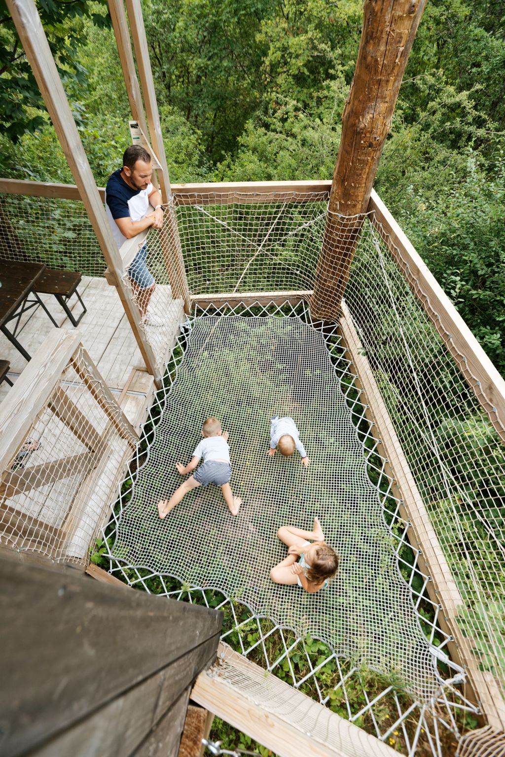 Baumhütte mit Hängedeck & Relaxnetz