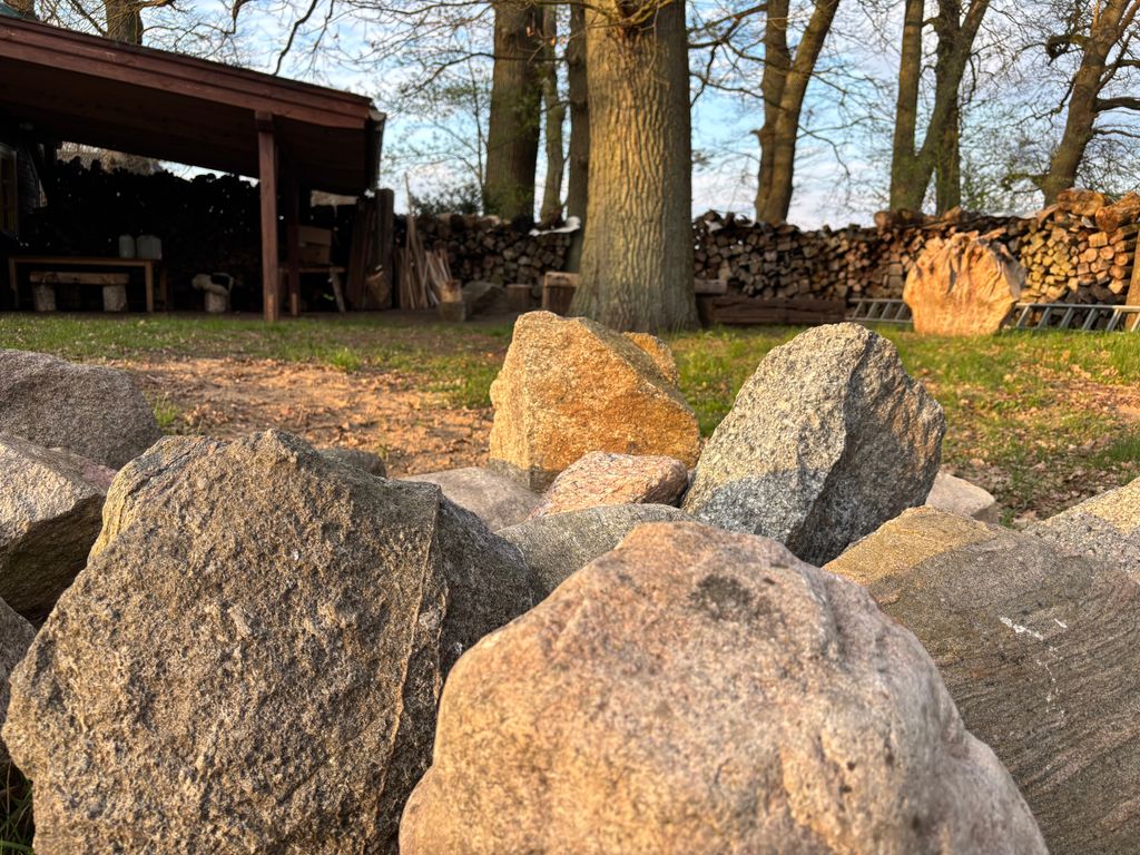 Ancienne remise : belle ferme isolée avec 3 000 m² de terrain naturel