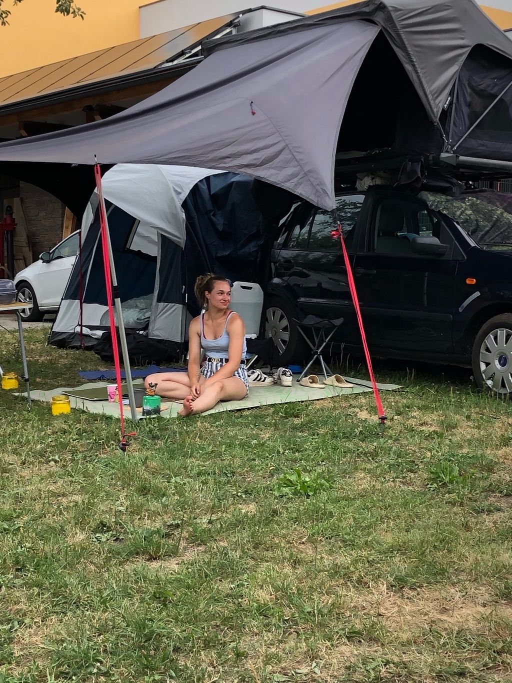 Campen in Österreich am rauschenden Bach