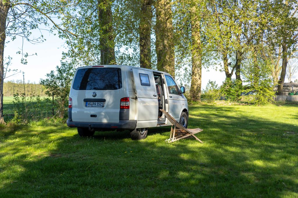 Dorf-Idylle bei Greifswald: Camping in der Weite