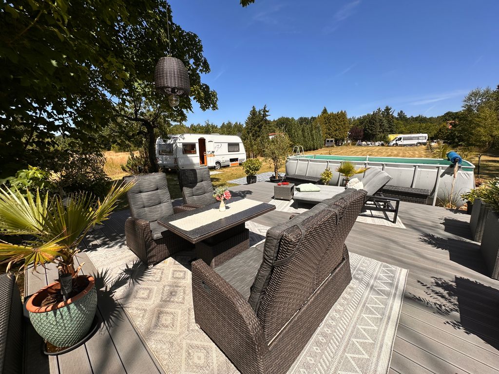 Your little slice of freedom: a natural spot under the trees