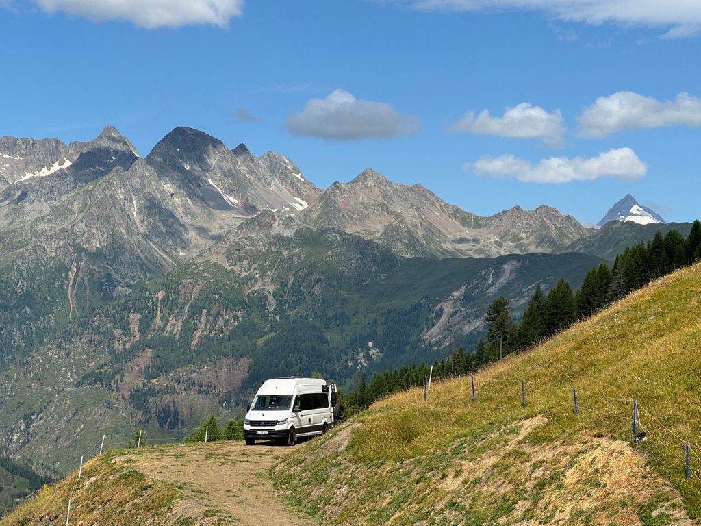 Alpencamping im Angesicht Herrlicher Bergwelt.