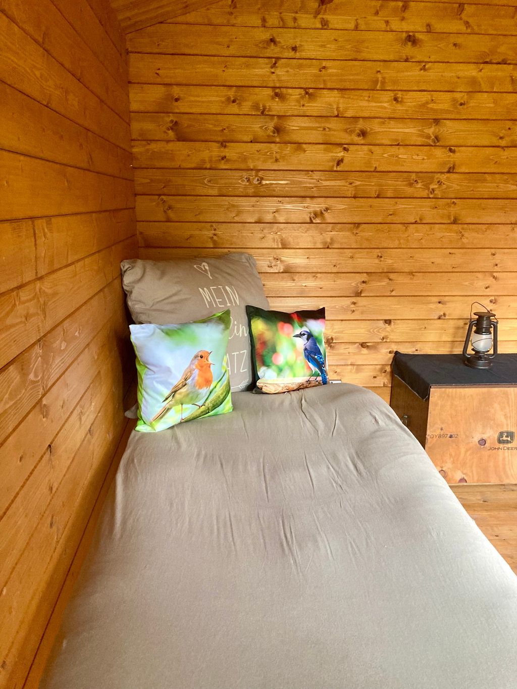 kleine Hütte am Kritzower See mit Steg & Natur pur