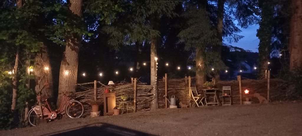 Stellplatz am Weg nahe Biggesee mit Sauna & Hütte